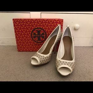 Tory Burch Regan Heel in beige